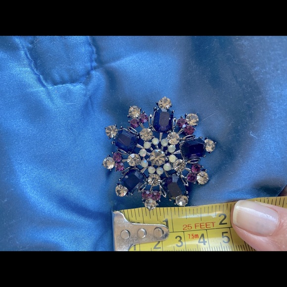 Purple vintage brooch pin - Picture 2 of 4